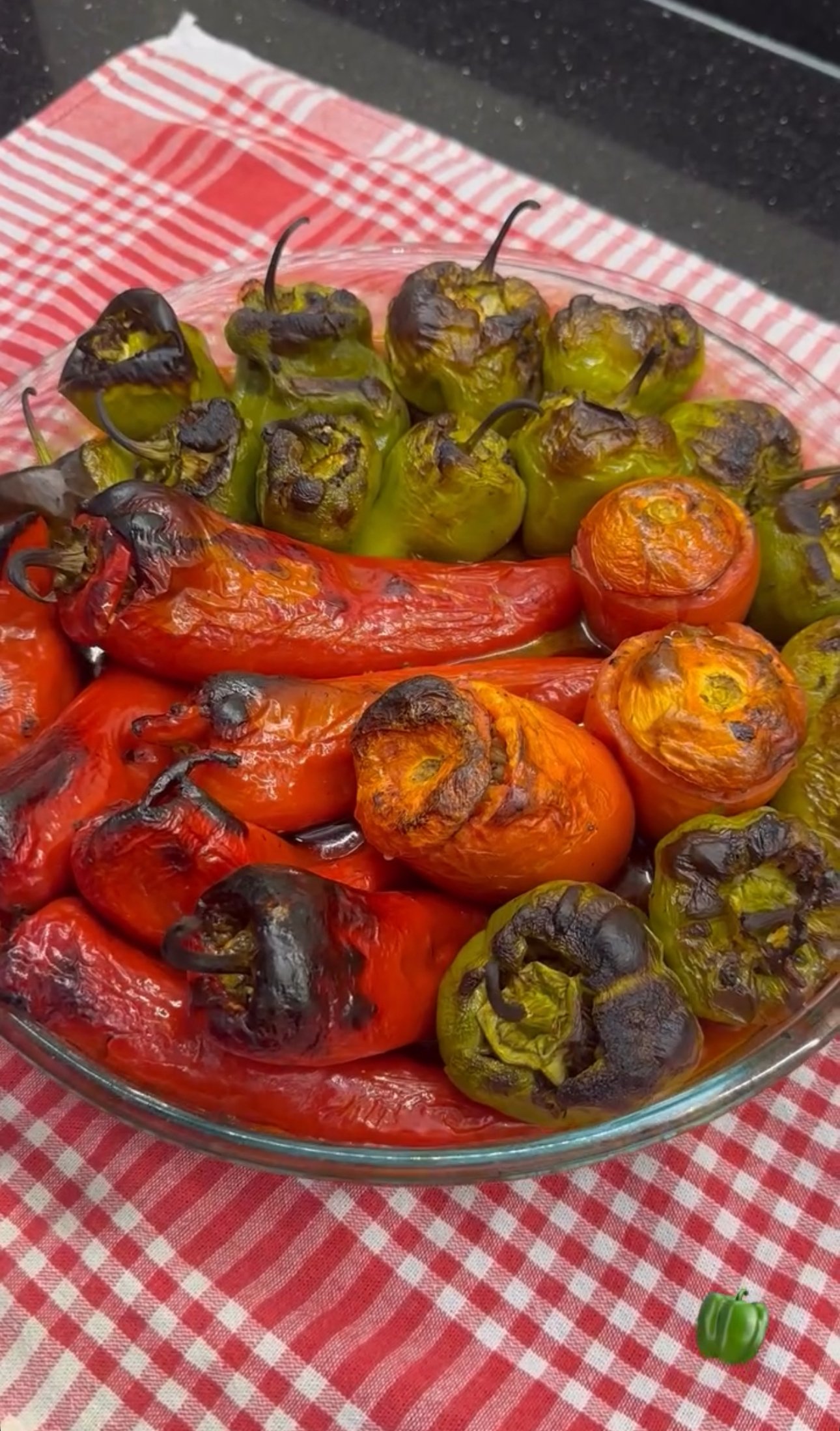 FIRINDA KIYMALI BİBER DOLMASI