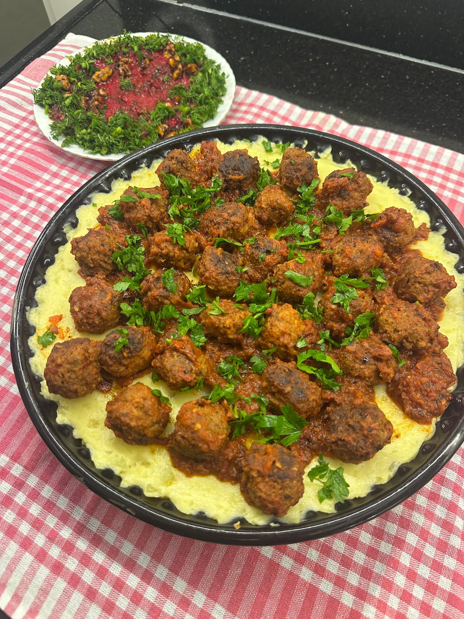 PATATES  PÜRELİ DOMATES SOSLU KÖFTE